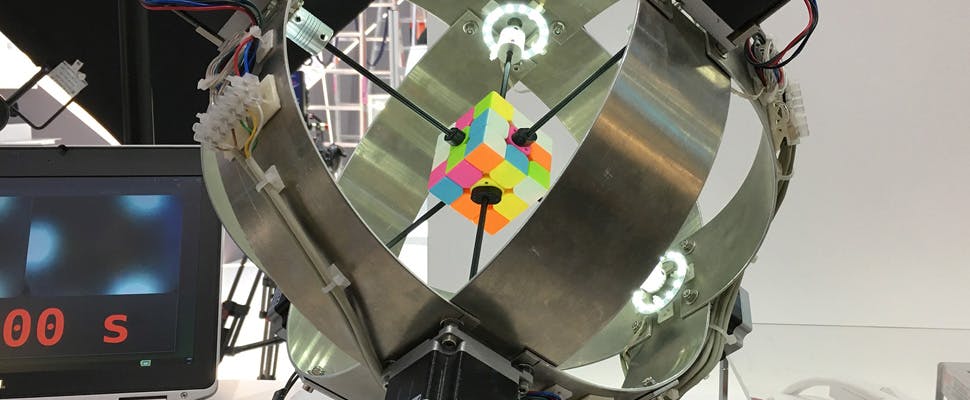 Robot lost Rubik's Cube op in recordtijd