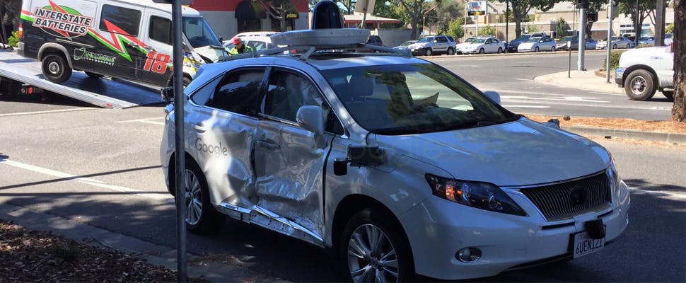 Zelfrijdende auto Google in kreukels na botsing