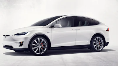 Software-update zelfrijdende Tesla moet ongelukken vaker voorkomen