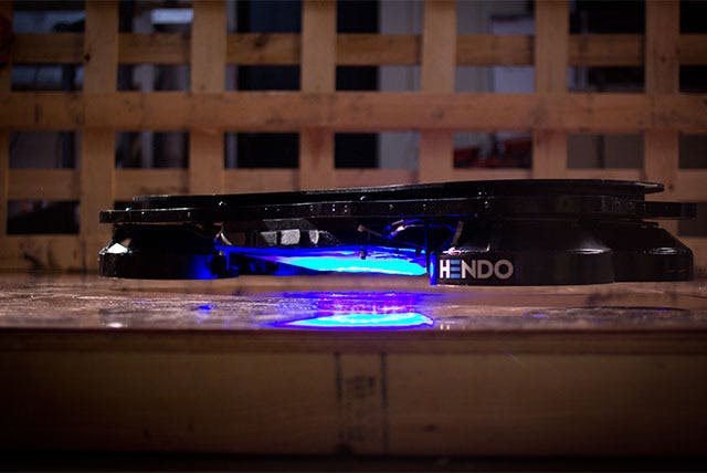 Uitvinder bouwt werkend hoverboard