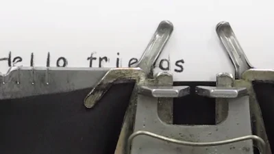 Deze typemachine typt in Comic Sans