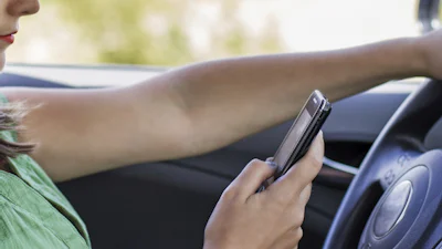 Google Glass net zo gevaarlijk in verkeer als smartphones