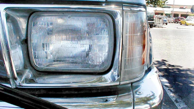 Slimme koplamp past miljoen LED-lampjes aan aan objecten op de weg