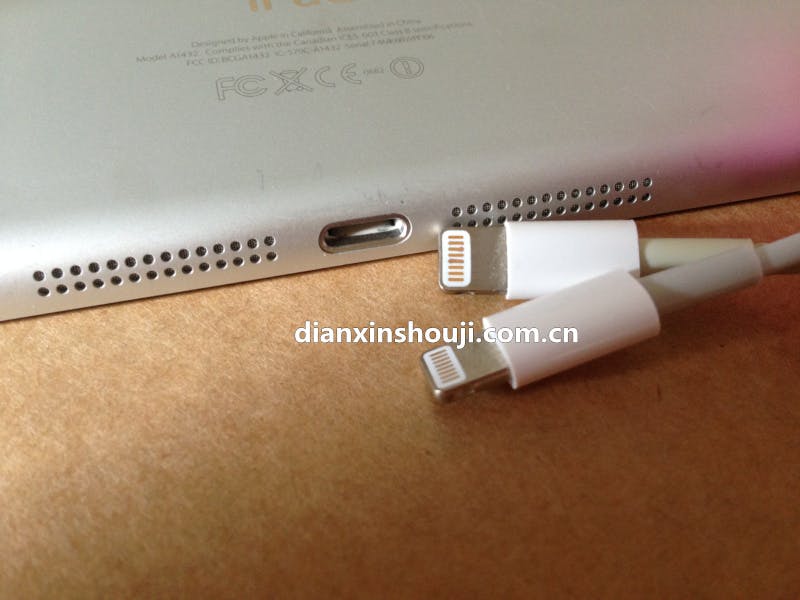 'iPhone 6-kabel past ook ondersteboven in telefoon'