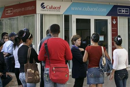 Cubanen mogen eindelijk mobiele telefoon gebruiken