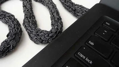 Gebreide bescherming voor computerkabels