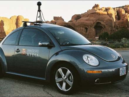 Boze bewoners houden Street View-auto tegen