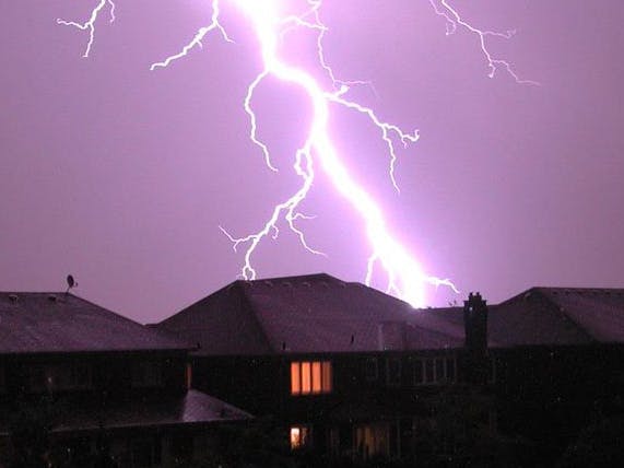 Bliksem vernietigt bewijs in zaak tegen downloader