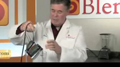 Draaiende videocamera ontmoet blender (video)