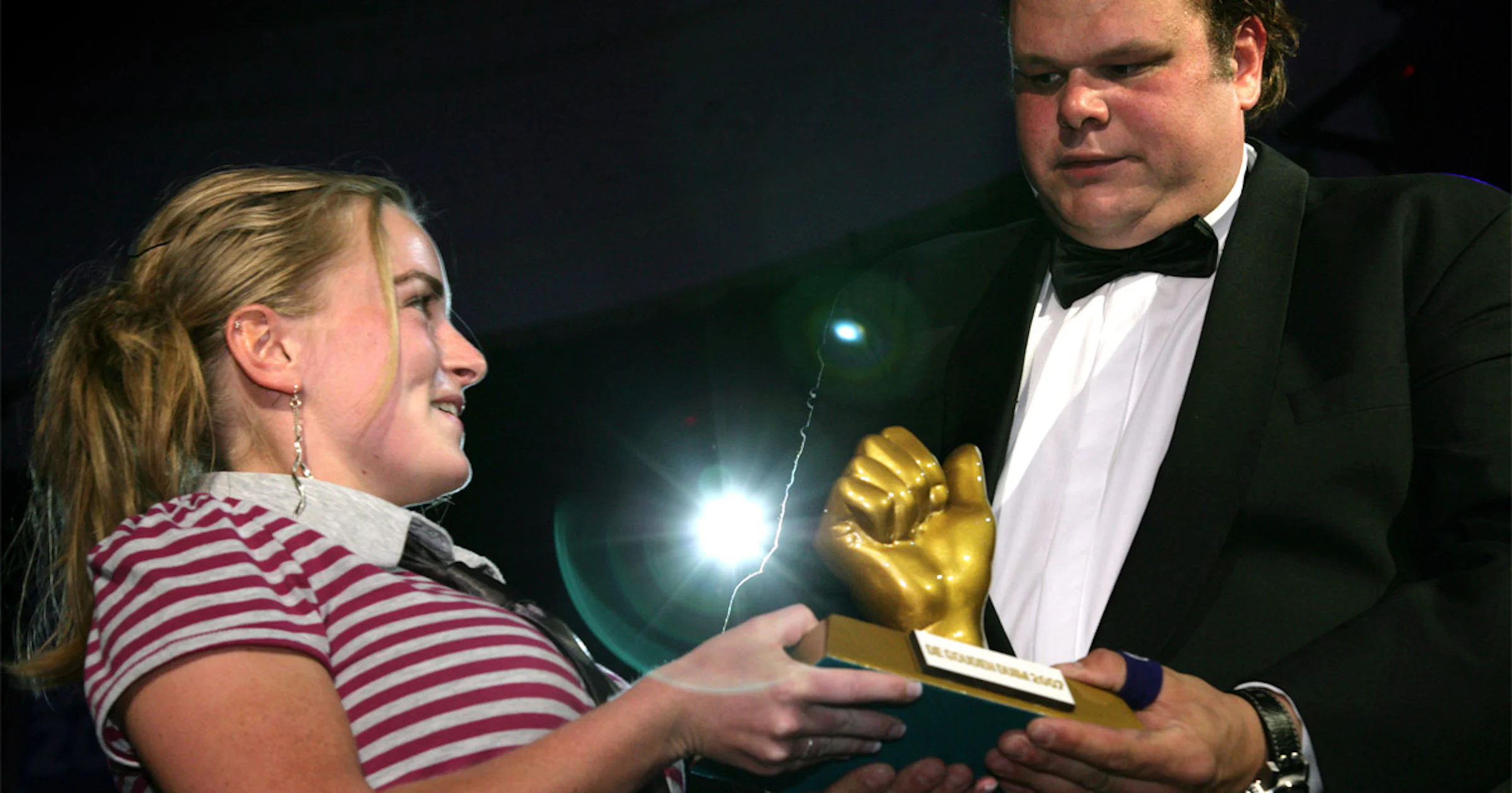 Eerste literatuurprijs voor sms-taal uitgereikt