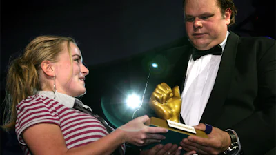 Eerste literatuurprijs voor sms-taal uitgereikt