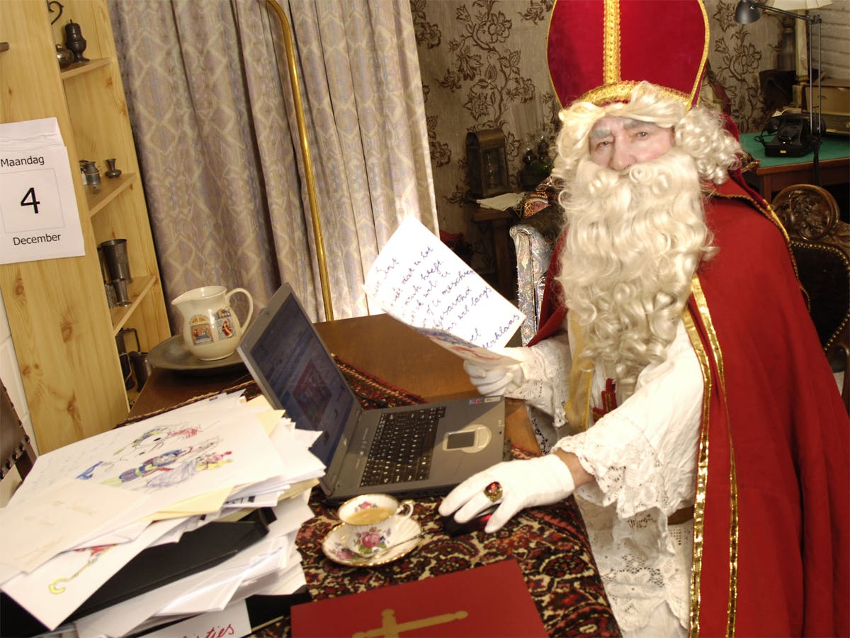 Sinterklaas shopt royaal online