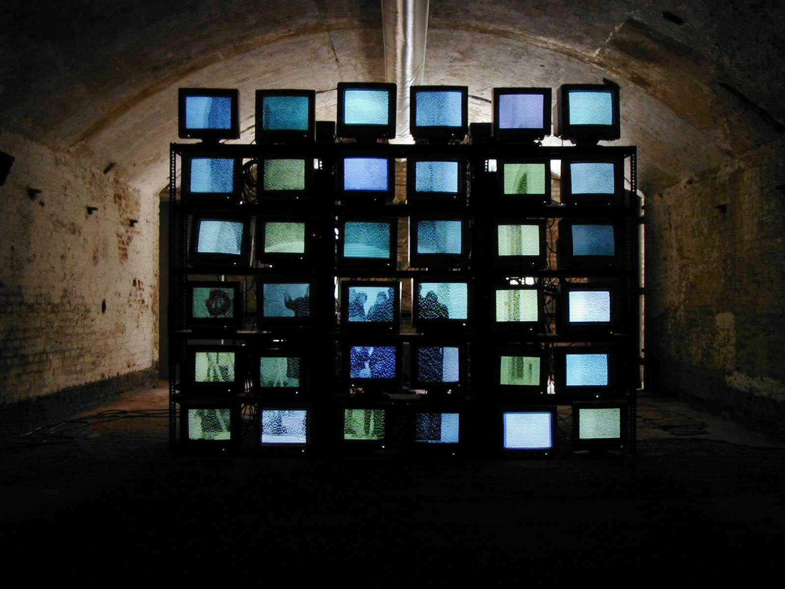 Jongerensite Sugababes.nl start eigen internet-tv