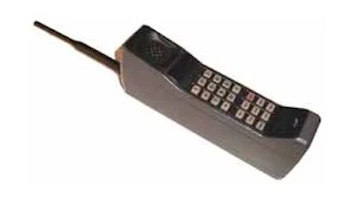 Mobieltjes te ingewikkeld - zegt uitvinder mobieltje