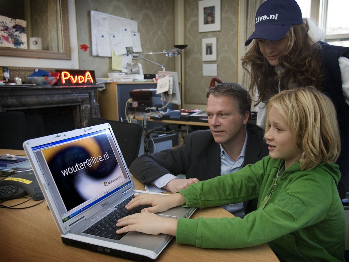 Wereldprimeur voor Wouter Bos: wouter@live.nl