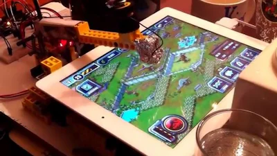 Deze lego-arm haalt zoveel mogelijk geld uit verslavend tap-spelletje