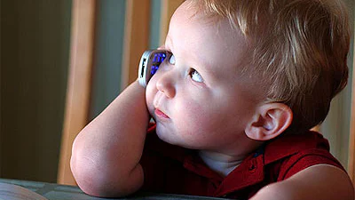 Experts willen meer onderzoek mobieltjes en kinderen