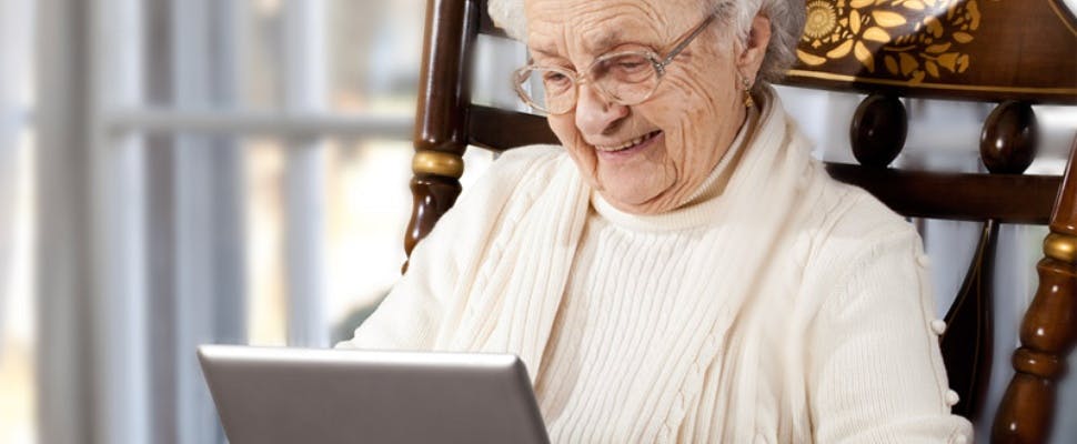 CBS: Vooral 75+er gebruikt geen internet