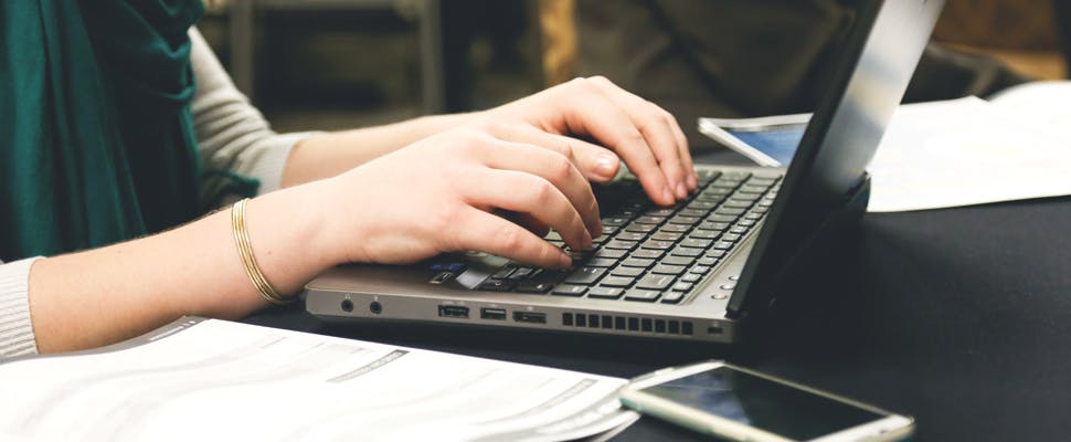 Baas mag niet zomaar privé-chats werknemers bespieden