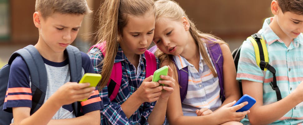 Gratis smartphone voor duizend scholieren uit arme gezinnen