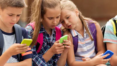 Gratis smartphone voor duizend scholieren uit arme gezinnen
