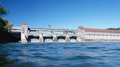 Strato zet water in voor 'schoner' internet