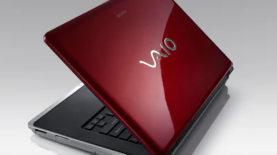 Bloedrooie nieuwe laptop van Sony