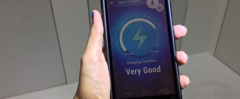 Japanse 'Kyocera Phone' laadt op door zonne-energie