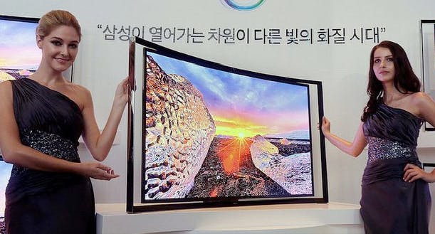 Samsung lanceert Oled-tv met gebogen scherm