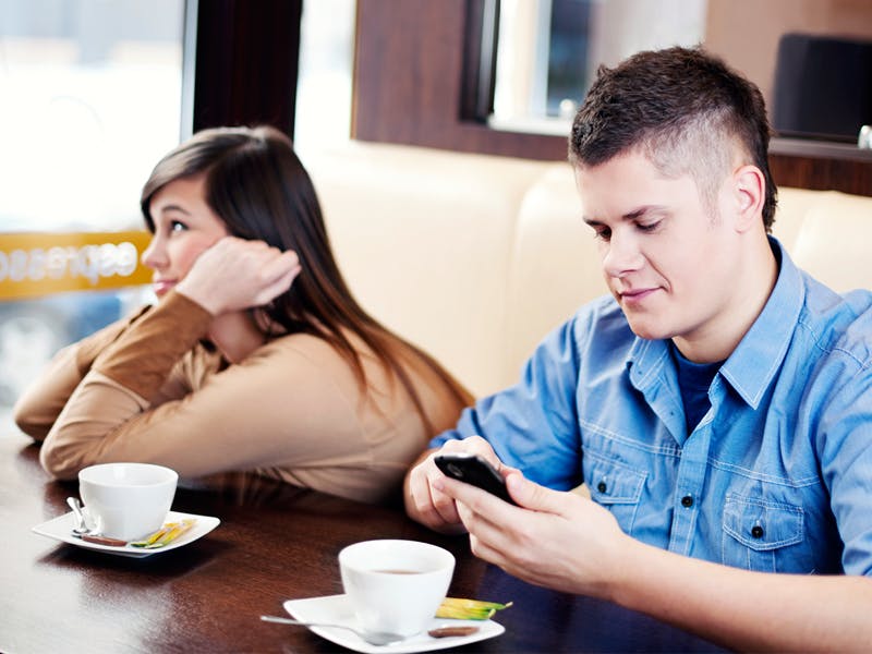 Offline Glass tegen asociale smartphone-gebruiker