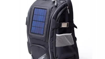 Rugzak met zonnepaneel voor opladen mobiel