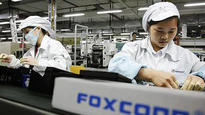 Salarisverhoging voor fabrieksarbeiders Foxconn