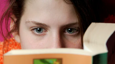 ‘Jeugd twittert nauwelijks en verkiest boek boven videogame’