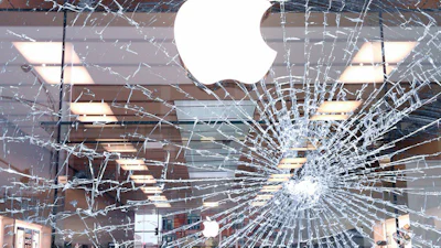 Apple aangeklaagd om gebroken neus oma
