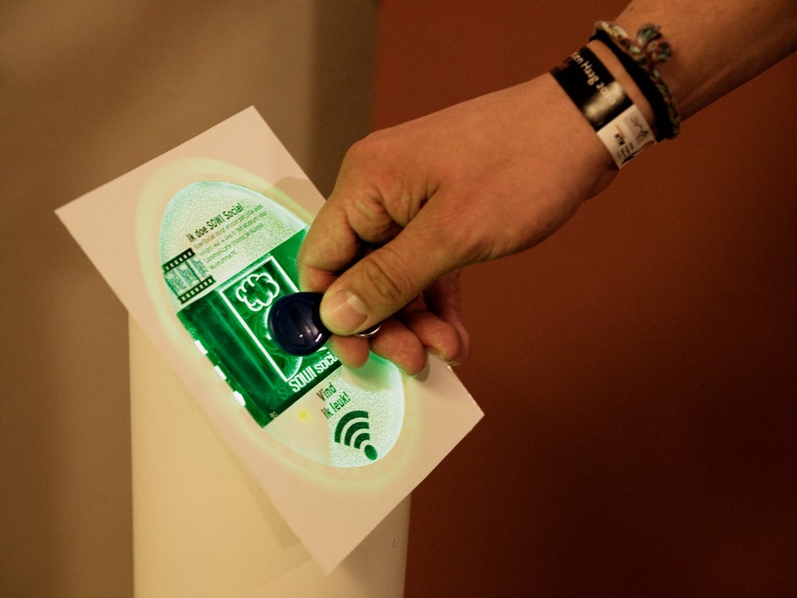 Fysieke Facebook Like button in Stadsschouwburg A'dam
