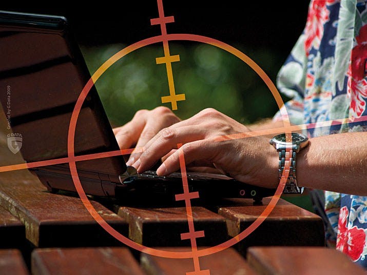 4chan hackers wreken zich op 'vijanden' WikiLeaks
