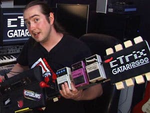 Atari 2600 omgebouwd tot elektrische gitaar