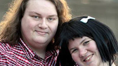 Datingsite voor lelijke mensen viert eerste verloving