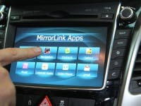 Hyundai toont auto met geïntegreerde smartphone