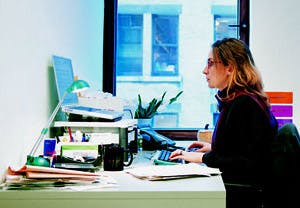 Mannen surfen privé, vrouwen besmetten hun pc