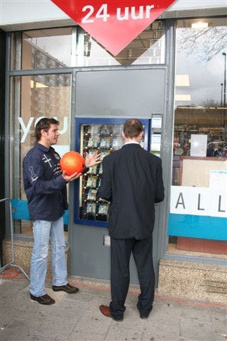 Cartridges uit de muur