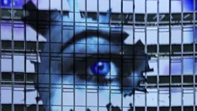 Nokia Lumia 800 megaprojectie met deadmau5