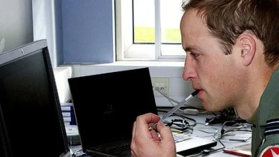 Foto’s prins William onthullen wachtwoorden Defensie