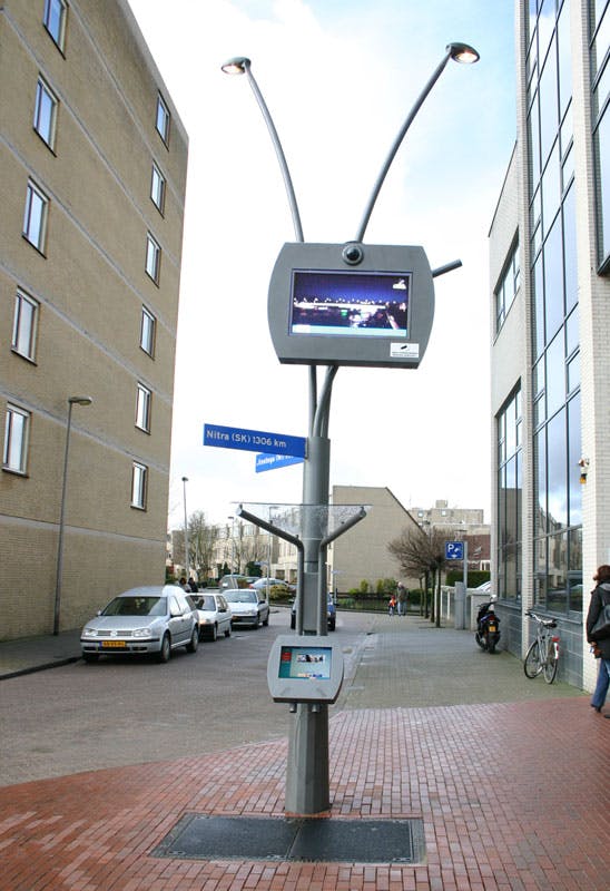 Proef met multimediale straatlantaarn van start gegaan