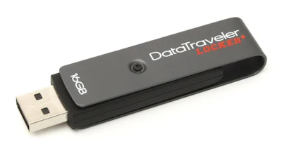 Rechter laat usb-stick en dossier in trein liggen