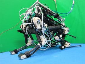 Robot uit Tokyo springt en galoppeert