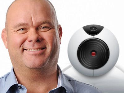 Paul de Leeuw presenteert spelshow met kandidaten via webcam  