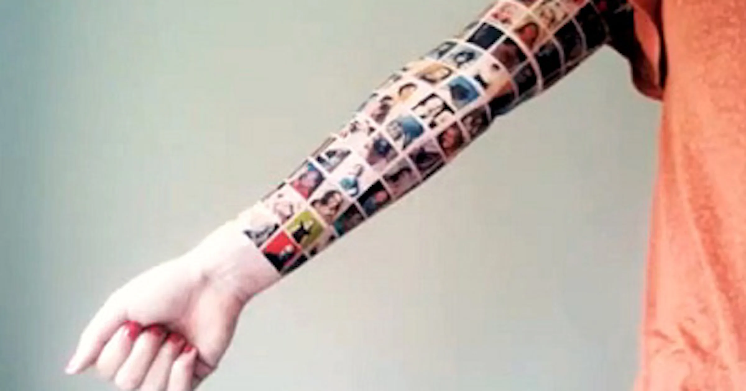 Nederlandse vrouw tatoeëert Facebook-vrienden op arm
