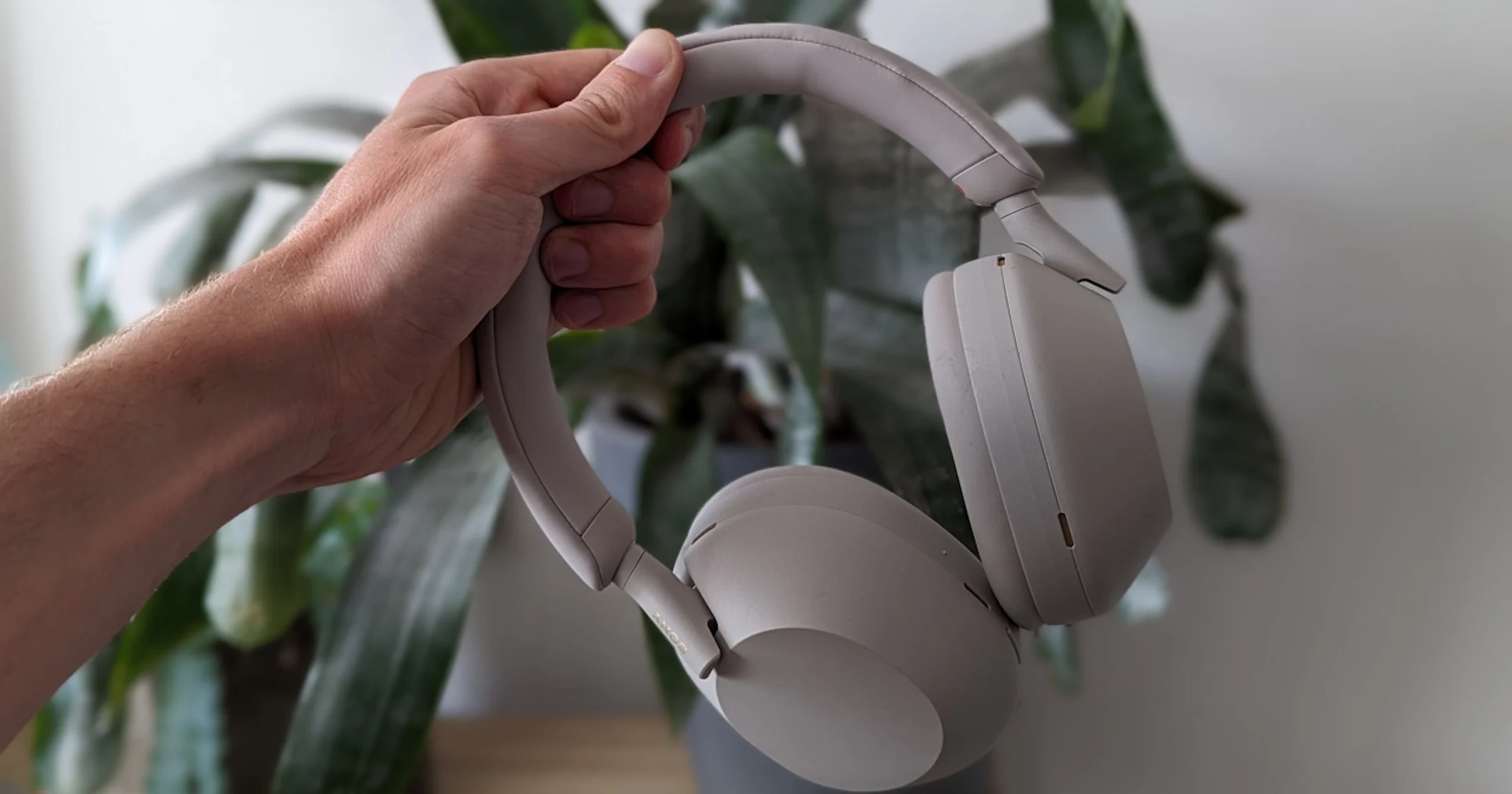 Sony WH-1000XM5 - Koptelefoon is zowel duur als goedkoop