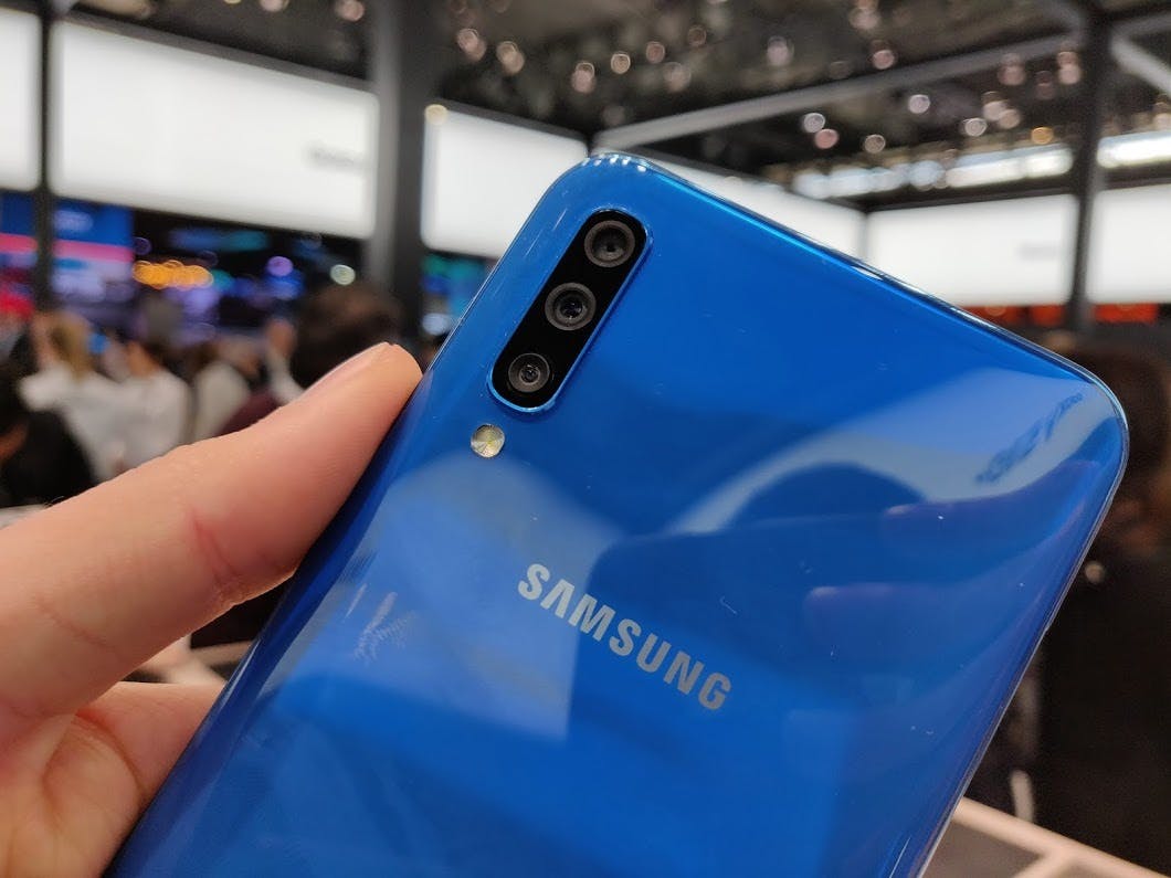 Samsung Galaxy A50 oogt opvallend luxe voor betaalbare smartphone 